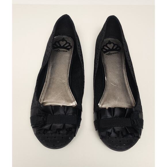 FERGALICIOUS By FERGIE Womens ALANA Ballet Flats Shoes Black Slip On Ruffle 7M - Picture 2 of 7